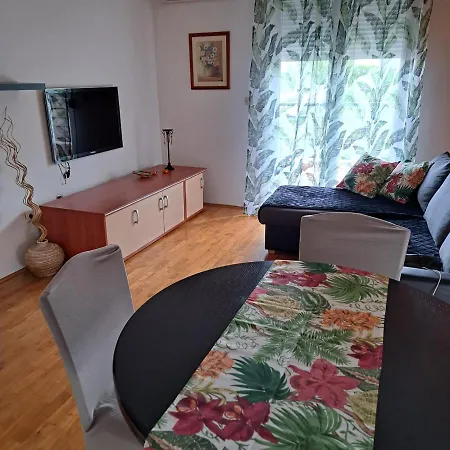 Arnir Apartment *