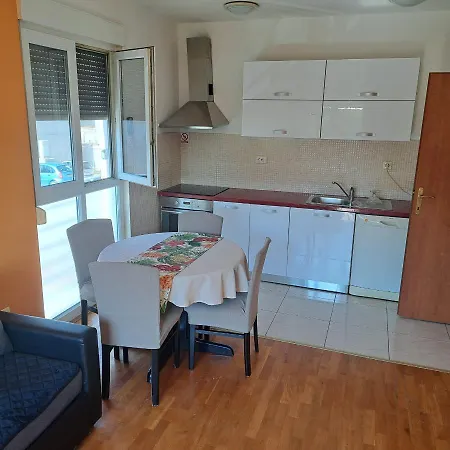 Arnir Apartment *